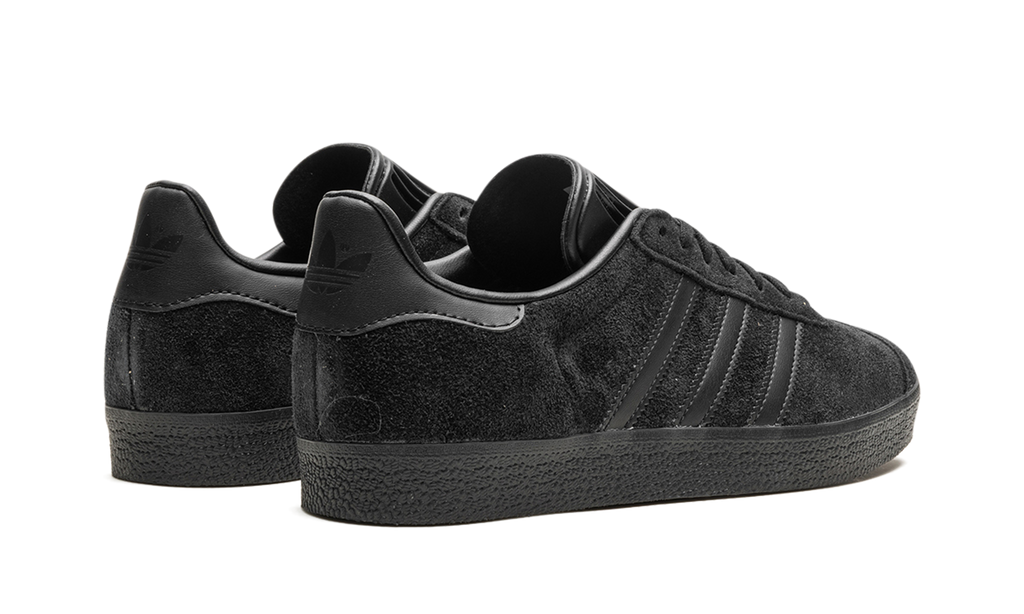 Gazelle "Triple Black" CQ2809