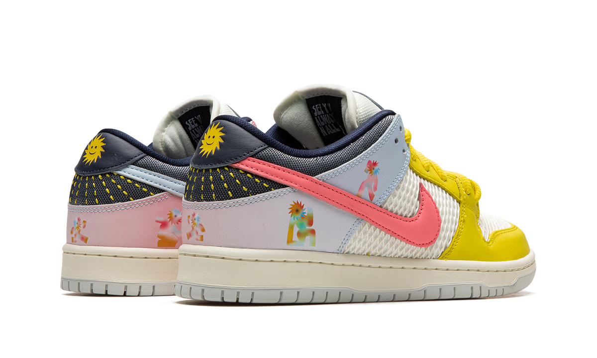 SB Dunk Low "Be True" DX5933 900